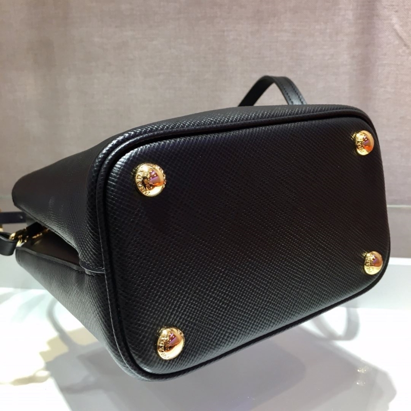 Pra*a top handle bags